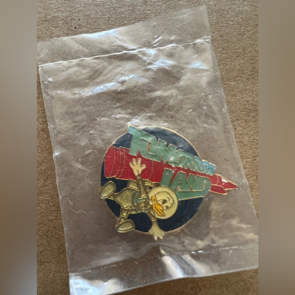 Disneyland 30th Anniversary TOMORROWLAND DONALD -Disney‎ Pin - New In Package